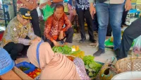 Bupati Tabalong Tinjau Pasar Kapar, Janjikan Perbaikan Pasokan Air hingga Penambahan CCTV
