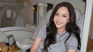 Terbang ke Skotlandia, Maia Estianty Sedih Kunci Kopernya Agak Jebol di Perjalanan