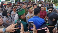 Polres HST Kawal Aksi HMI-PMII di PLN Barabai, Kapolres: Hak Menyampaikan Pendapat Harus Dilindungi