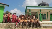 Bang Arul Tingkatkan Kenyamanan Sarana Ibadah, Halaman Masjid di Desa Mantawakan Mulia Kini Lebih Tertata