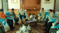 BNPB Tambah Empat Pesawat Water Bombing di Kalteng, Menkopolkam Tinjau Karhutla Pulang Pisau