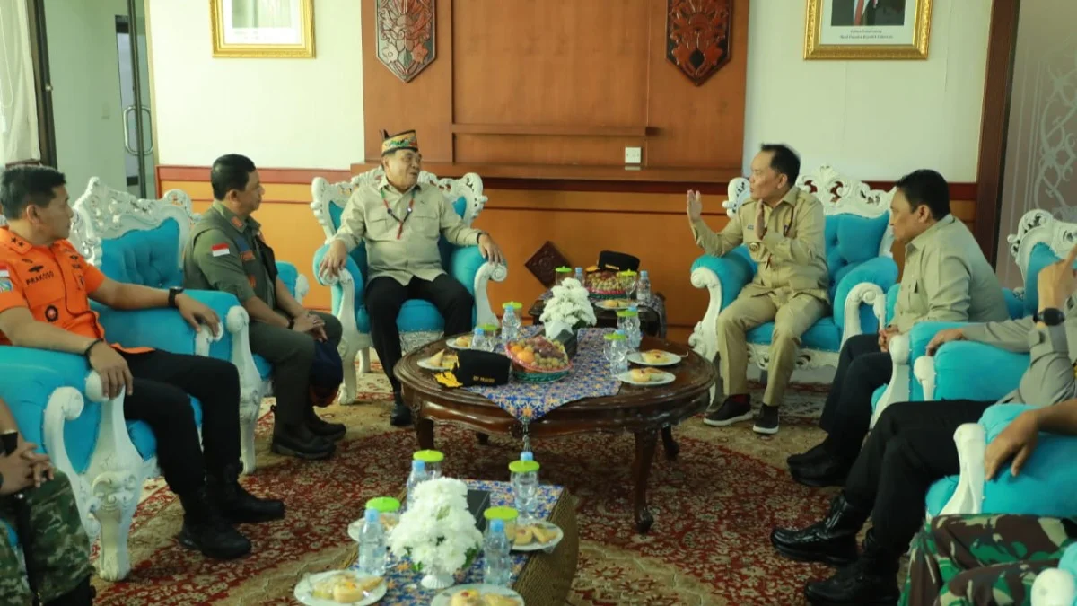 BNPB Tambah Empat Pesawat Water Bombing di Kalteng, Menkopolkam Tinjau Karhutla Pulang Pisau