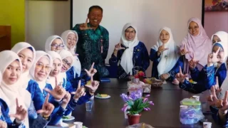 Perkuat Budaya Literasi, Dharma Wanita Persatuan Tanah Laut Gelar Pertemuan Rutin Sekaligus Bedah Buku Oke