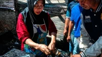 Hermawati Bingung Berjualan Ayam Goreng di Mana Pascakebakaran Pasar Teluk Dalam Banjarmasin