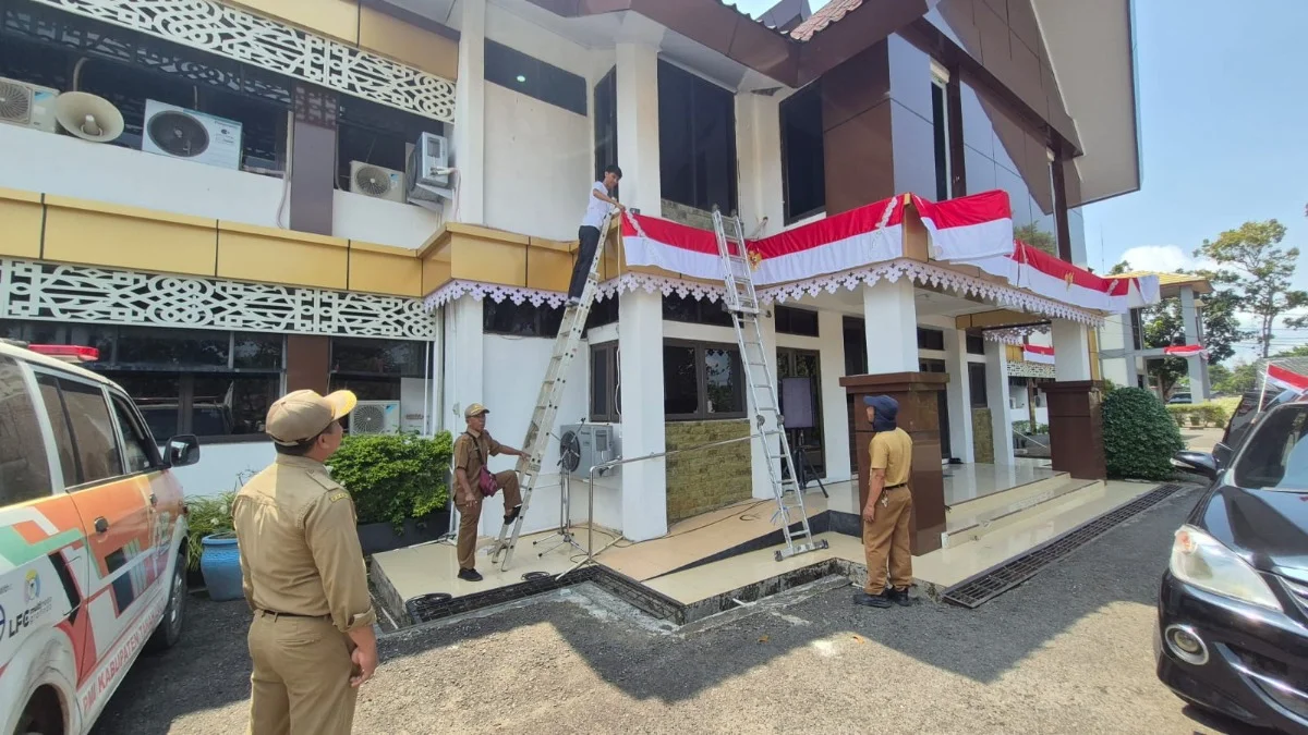 Sambut HUT ke-81 RI, Pemkab Tanah Laut Hias Kantor Bupati dan Rumah Dinas Pejabat Utama