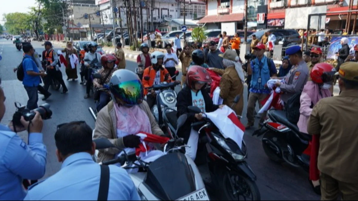 Pemko Banjarmasin Bagi-bagi 7.000 Bedera Merah Putih