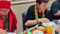 Aldi Taher Nikmati Patin Bakar di Banjarmasin Bareng Panglima Bangkirayen Dayak