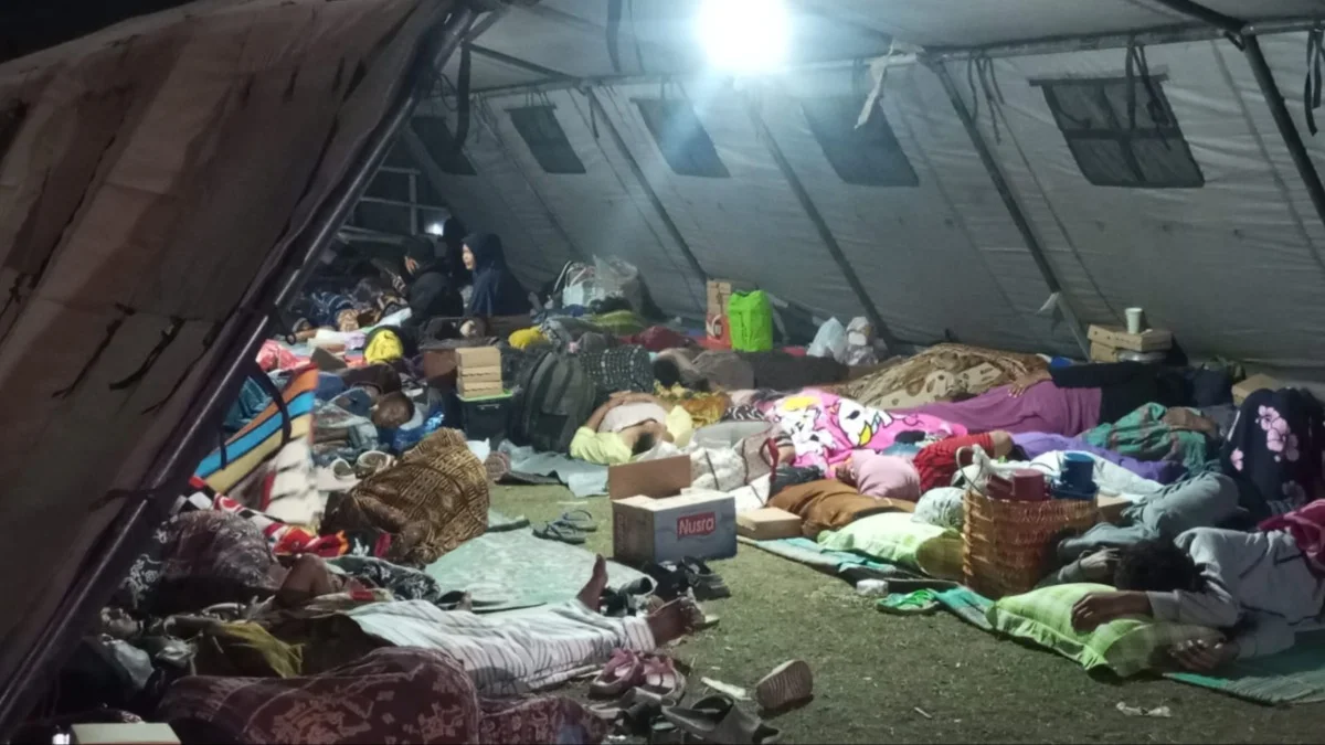 Data Sementara Korban Gempa NTT 47 Orang Meninggal, Ribuan Warga Maumere Bermalam di Tenda