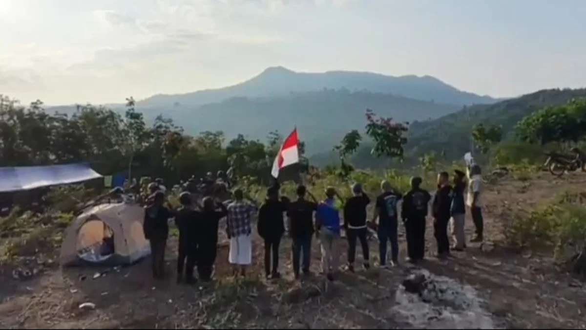 Merah Putih Berkibar di Puncak Pandang Meratus Desa Patikalain HST: "Sunrise dan Sunset Bikin Syahdu"
