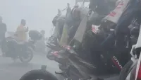Kabut Asap di Gambut Kabupaten Banjar, Truk Pembawa Sepeda Motor Terbalik