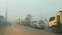 Kabut Asap Selimuti Banjarbaru, Pengendara di Liang Anggang Sebut Jarak Pandang 1 Meter