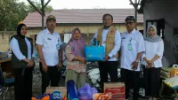 Bupati Tanah Bumbu Andi Rudi Latif Salurkan Bantuan bagi Korban Kebakaran di Selaselilau