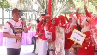 Diinisiasi Posyandu Tabalong Smart,  Sejumlah Nenek Ikuti Lomba Rias Wajah Tanpa Cermin