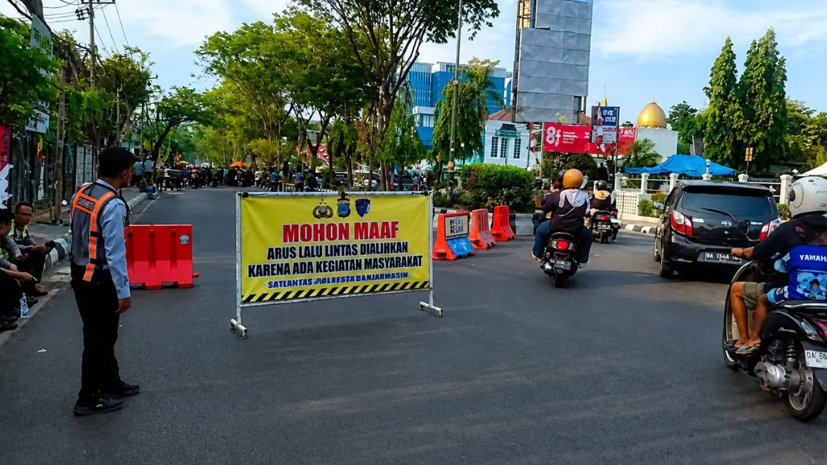 BEM se-Kalsel Geruduk Gedung DPRD Kalsel, Jalan Lambung Mangkurat Banjarmasin Ditutup