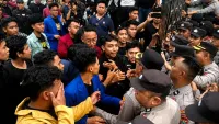 Mahasiswa Tuntut DPRD Kalsel Pecat Gubernur Muhidin
