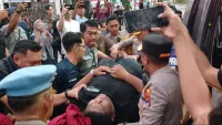 Mahasiswa Dilarikan ke Rumah Sakit Pascabentrok dengan Polisi di Depan DPRD Kalsel