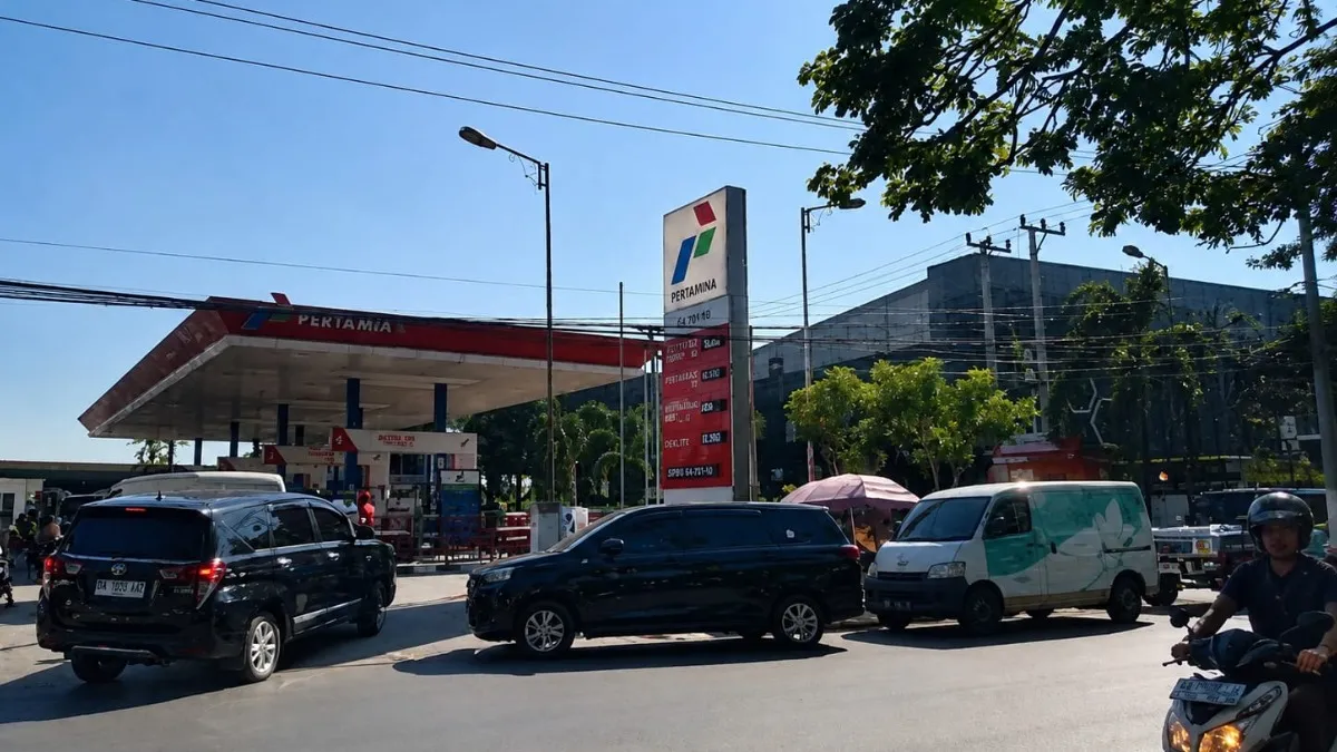 Soal Antrean Panjang di SPBU, Pertamina Kalsel Beralasan Penyedotan BBM dari Tangki Perlu Waktu