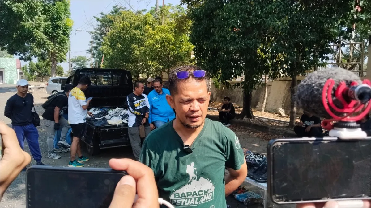 Jual Sepatu Thrifting, Harun Galang Donasi BBM untuk Relawan Banjarbaru
