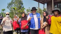 Kementerian Lingkungan Hidup Salurkan Bantuan untuk 300 Warga Terdampak Karhutla di Banjarbaru
