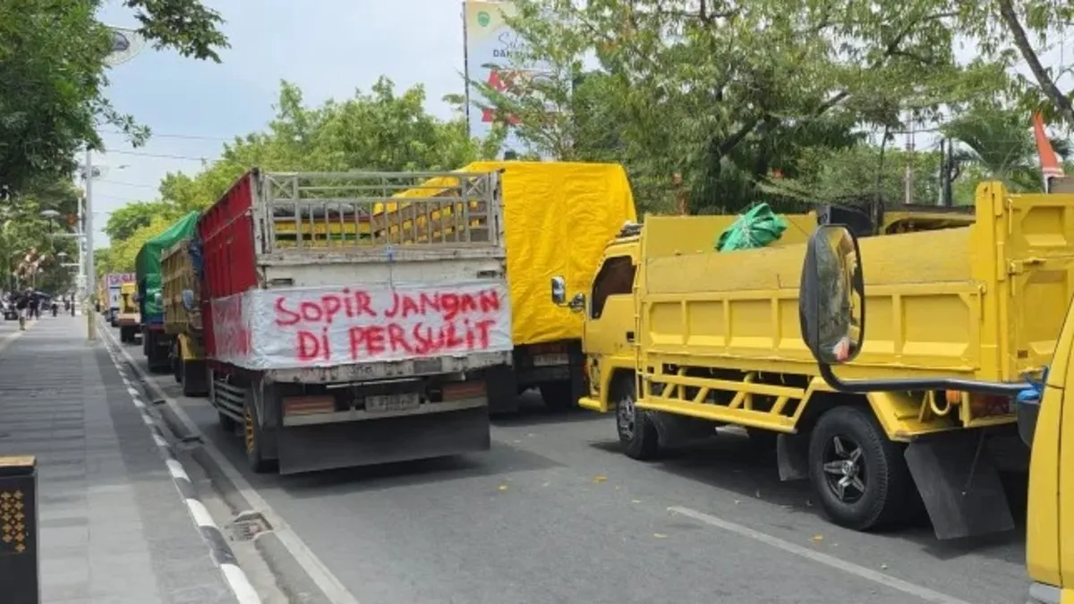 500 Truk Blokade Balai Kota Samarinda, Sopir Protes Dipersulit Beli Biosolar
