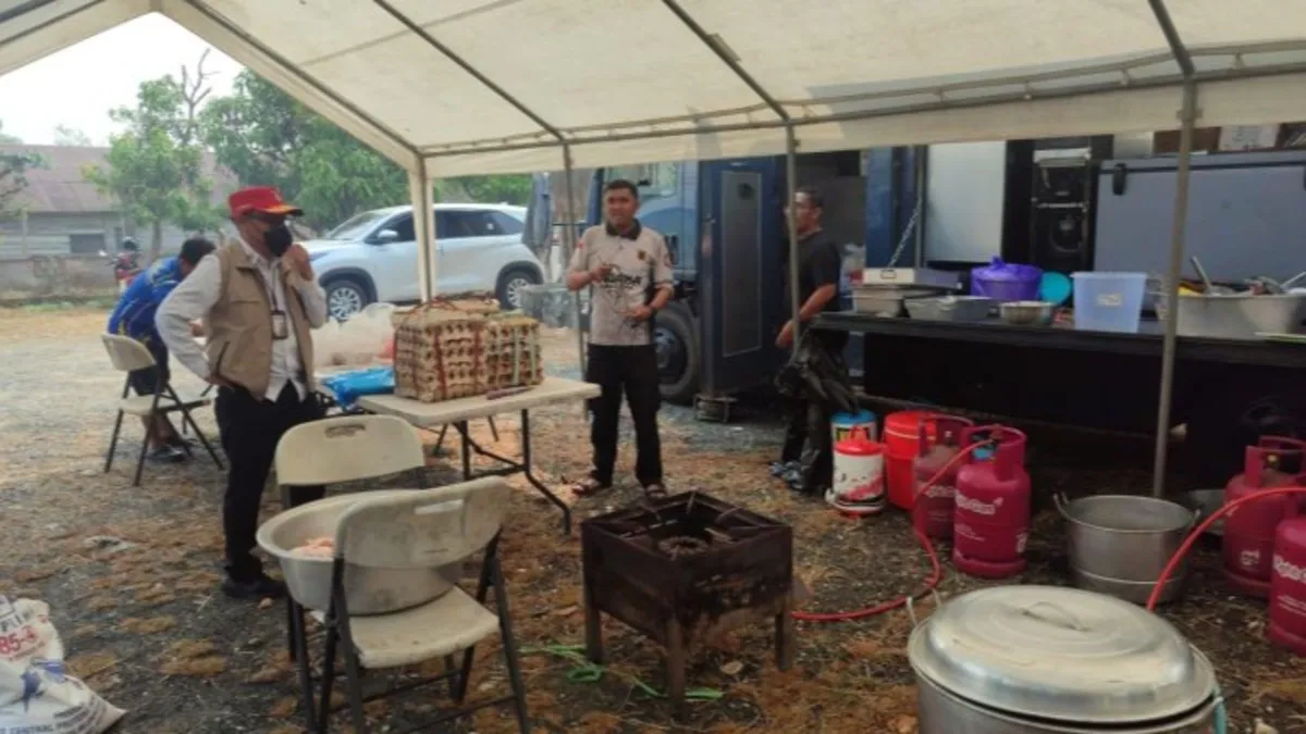 Dapur Umum untuk Relawan Karhutla Didirikan Dinsos Kalsel di Jalan Golf Landasan Ulin Banjarbaru