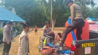 Bantu Warga Hadapi Kekeringan, BPBD dan Polres Tabalong Distribusikan Air Bersih di Kecamatan Tanta