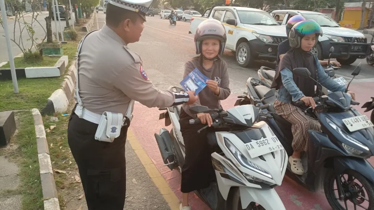 Satlantas Polres Tabalong Gencarkan Edukasi Tertib Berlalu Lintas di Simpang Obor Mabuun