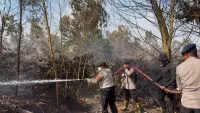 Polda Kalsel Uji Tepung untuk Karhutla di Guntung Damar Banjarbaru, Hasil Awal Api Langsung Padam
