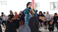 Bunda Literasi Tanah Bumbu Ajak Siswa Sekolah Rakyat Gemar Membaca dan Berani Tunjukkan Potensi