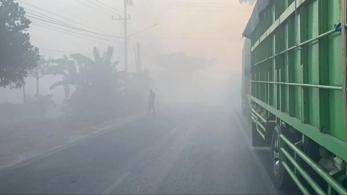 Banjarbaru Kembali Diselimuti Kabut Asap, Warga Keluhkan Gangguan Pernapasan