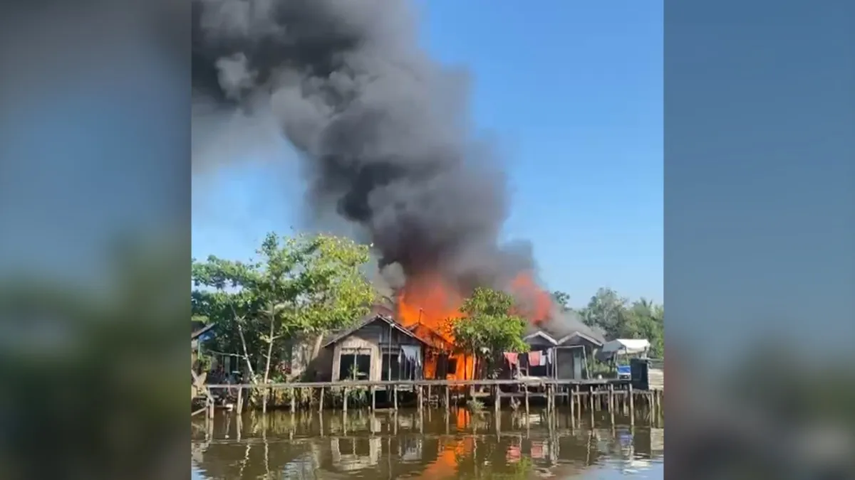 Api Berkobar di Alalak Berangas Batola, Bangunan Kayu Terbakar