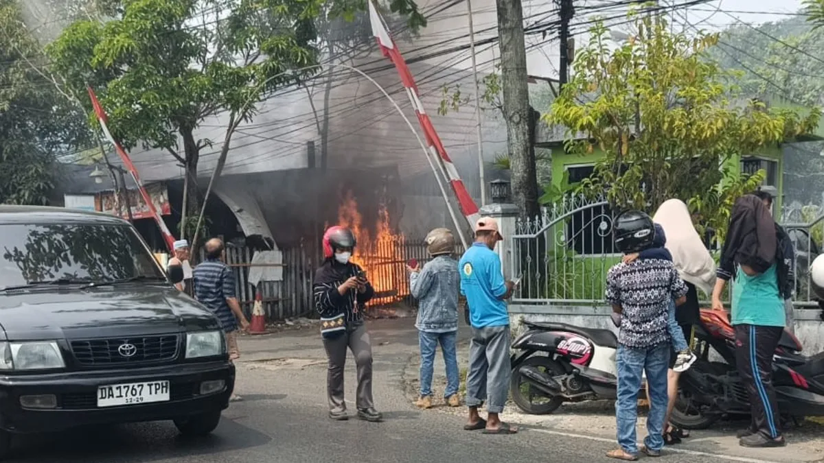 Bagian Dapur Warung Mama Rachel Dilalap Jago Merah