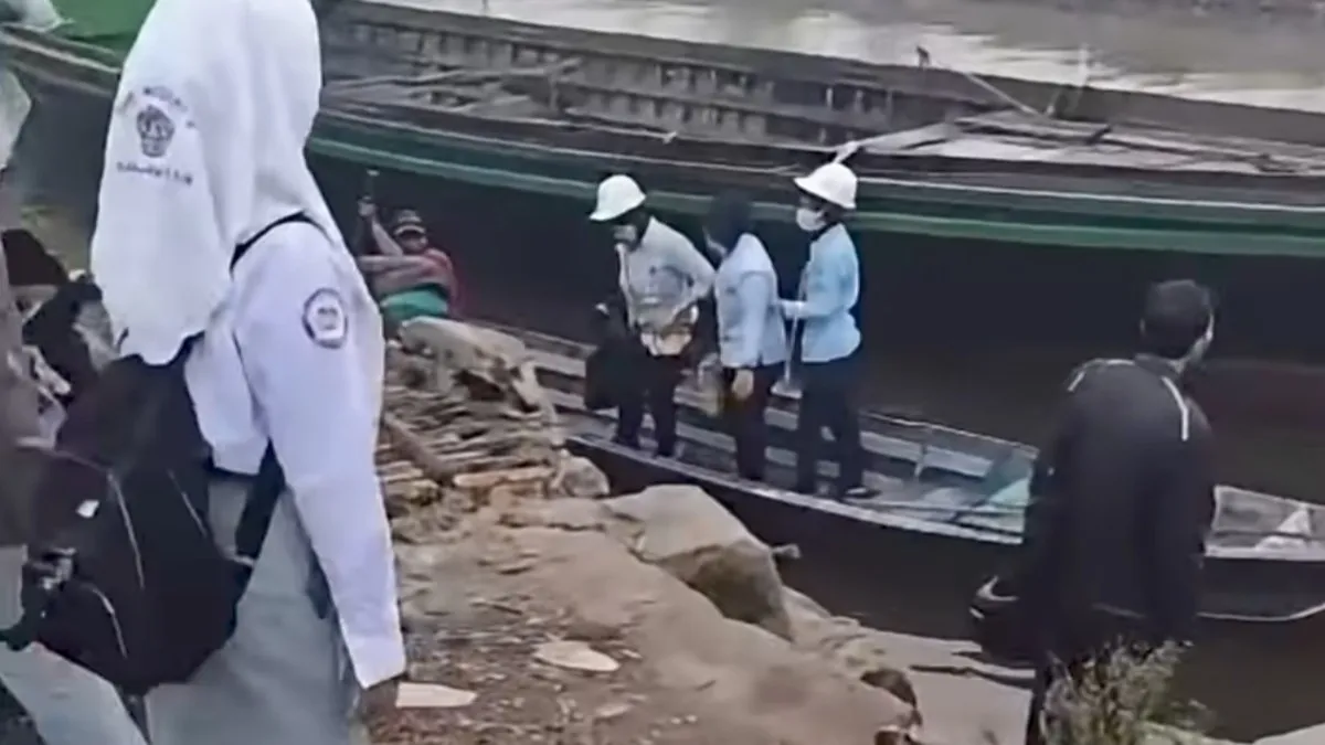 Warga Mantuil Banjarmasin Manfaatkan Kelotok untuk Menyebrang Usai Jembatan Saka Harang Ambruk