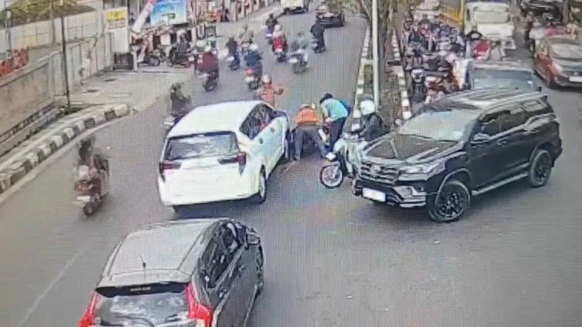 Bantu Korban Kecelakaan Lalu Lintas, Wakapolsek Samarinda Ulu Malah Kena Pukul
