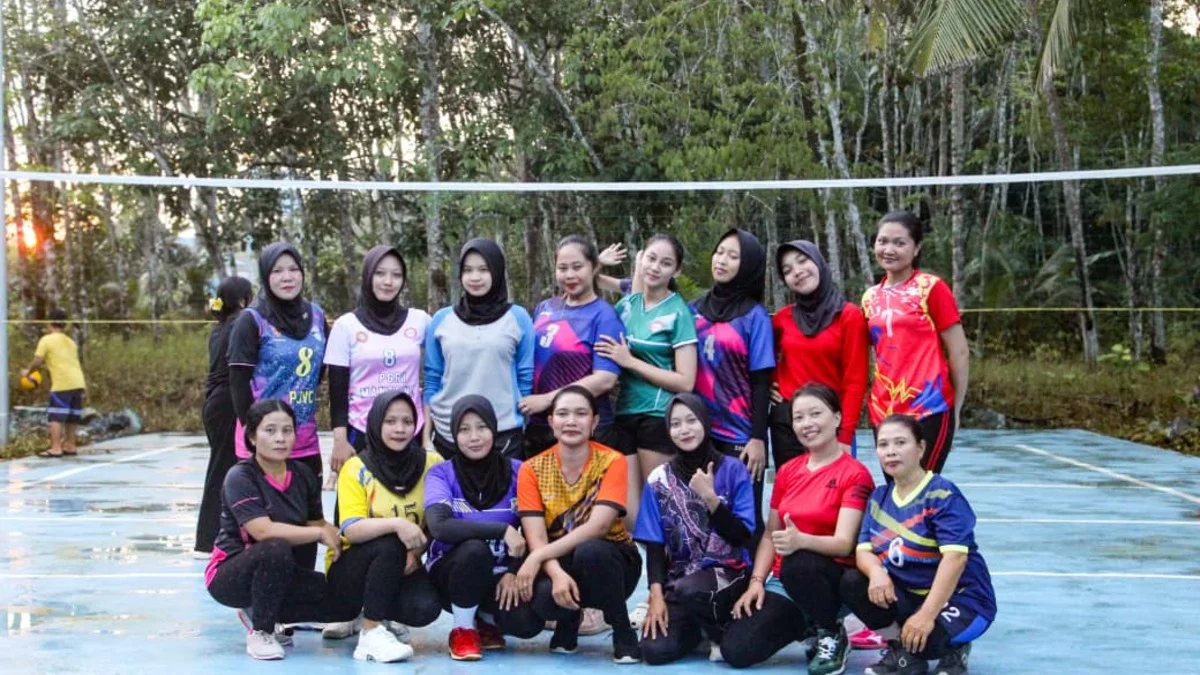 Berkat Program Bupati Tanah Bumbu, Warga Desa Madu Retno Miliki Lapangan Voli