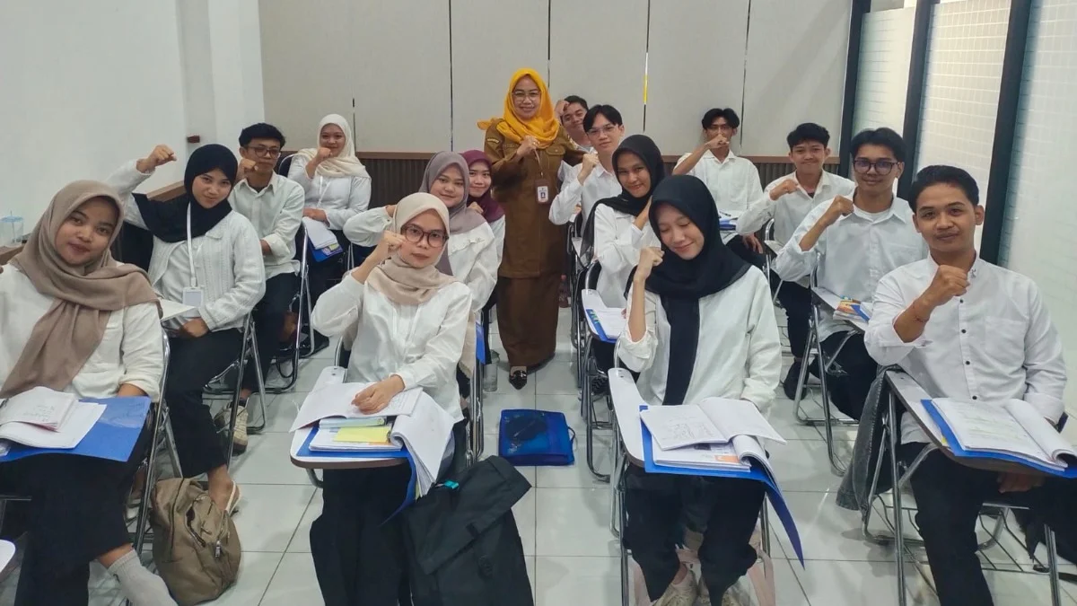 Bupati Tanbu Andi Rudi Latif Perkuat SDM, Disnakertrans Gelar Pelatihan Desain Grafis dan Barbershop