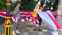 Satpol PP Tanah Laut Tertibkan Pedagang Musiman Jelang HUT ke-81 RI di Trotoar Tanah Laut
