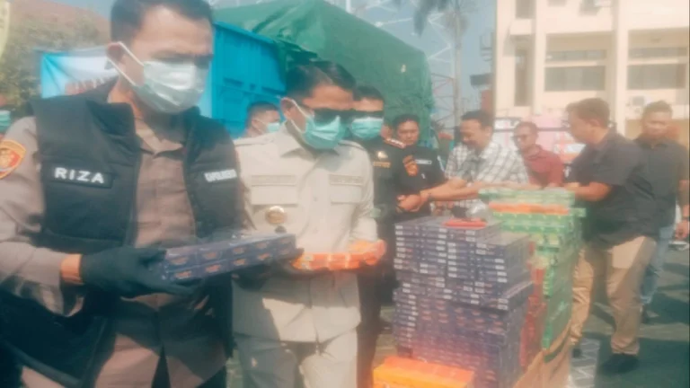 Polresta Banjarmasin Musnahkan 16 Ribu Bungkus Rokok Ilegal, Diselundupkan dari Surabaya