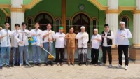 FKUB dan Pelajar SMAN 1 Tebing Tinggi  Balangan Bersihkan Tempat Ibadah