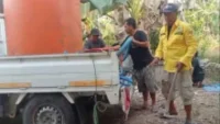Golkar Tabalong Gelar Bakti Sosial, Salurkan Sumbangan dan Bantuan Air Bersih untuk Rumah Ibadah