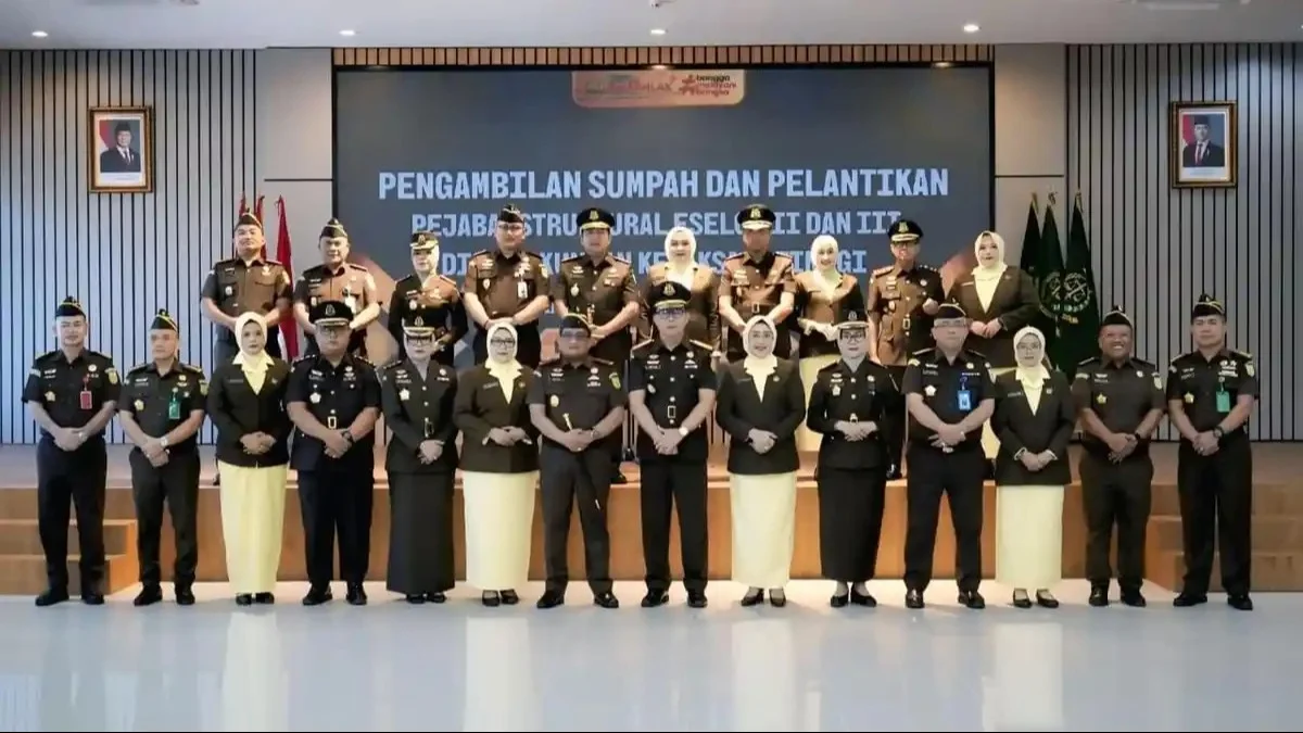 Kajati Kalsel Lantik dan Ambil Sumpah Wakajati dan Empat Kajari