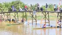 Lomba Perahu Bermesin di Jembatan Bidadari Bati-Bati Tanah Laut Pikat Warga