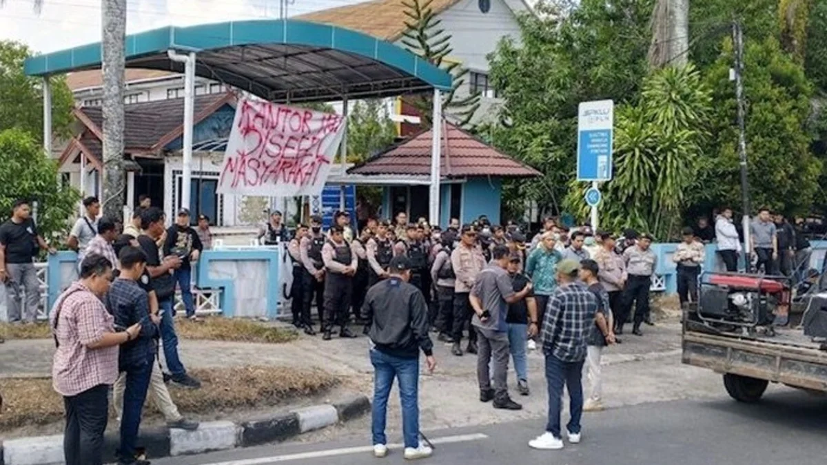 Massa Kembali Geruduk PLN Palangka Raya, Pemadaman Listrik di Kalteng Belum Usai