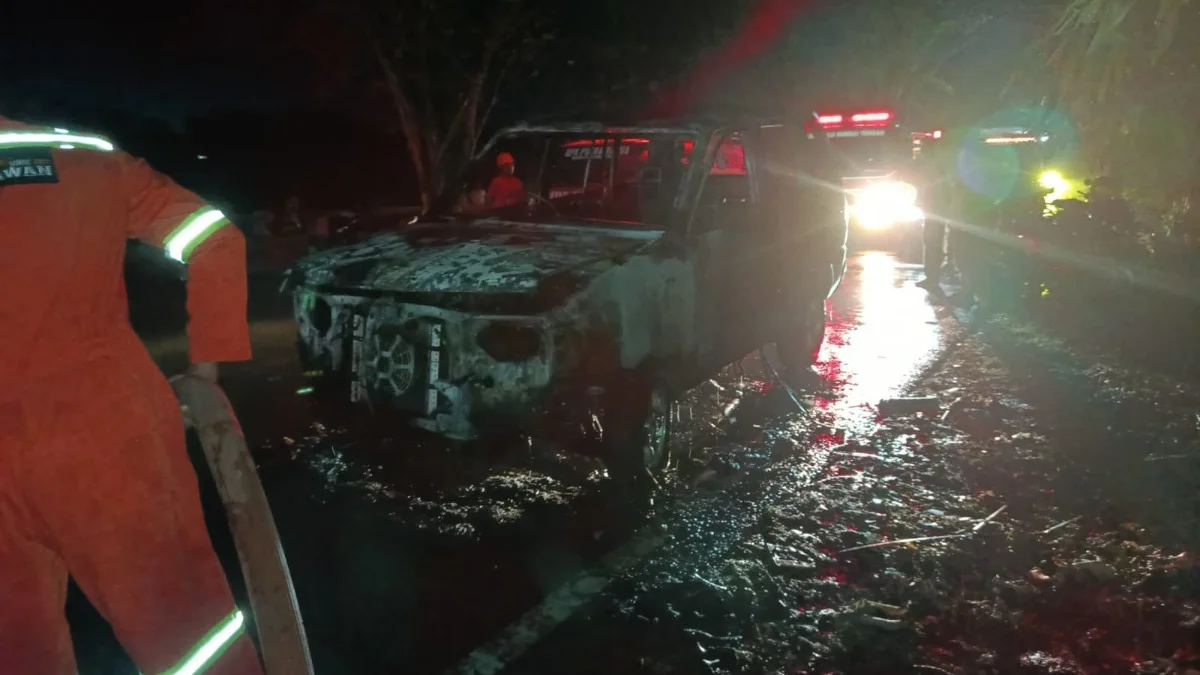 Mobil Operasional RS H Damanhuri  HST Terbakar Saat Antar Pasien, Sopir Selamatkan Seluruh Penumpang