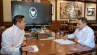 Pengusaha Kalsel Haji Isam dan Seskab Teddy Wijaya Bahas Investasi Nasional