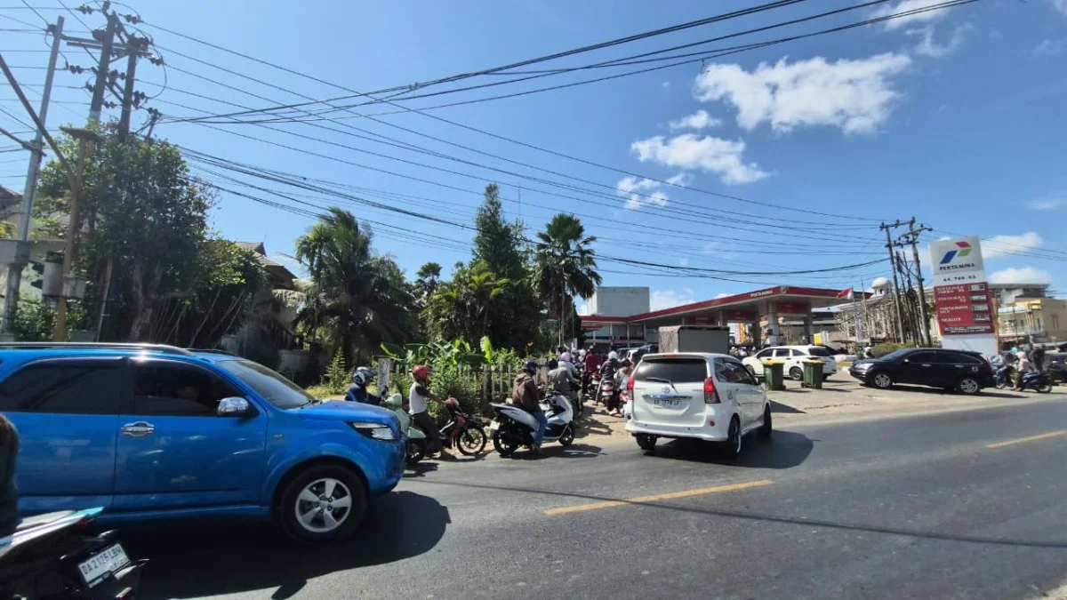 ​Pertalite dan Solar Habis, Pengendara Tetap Antre di SPBU Kota Pelaihari Tanah Laut