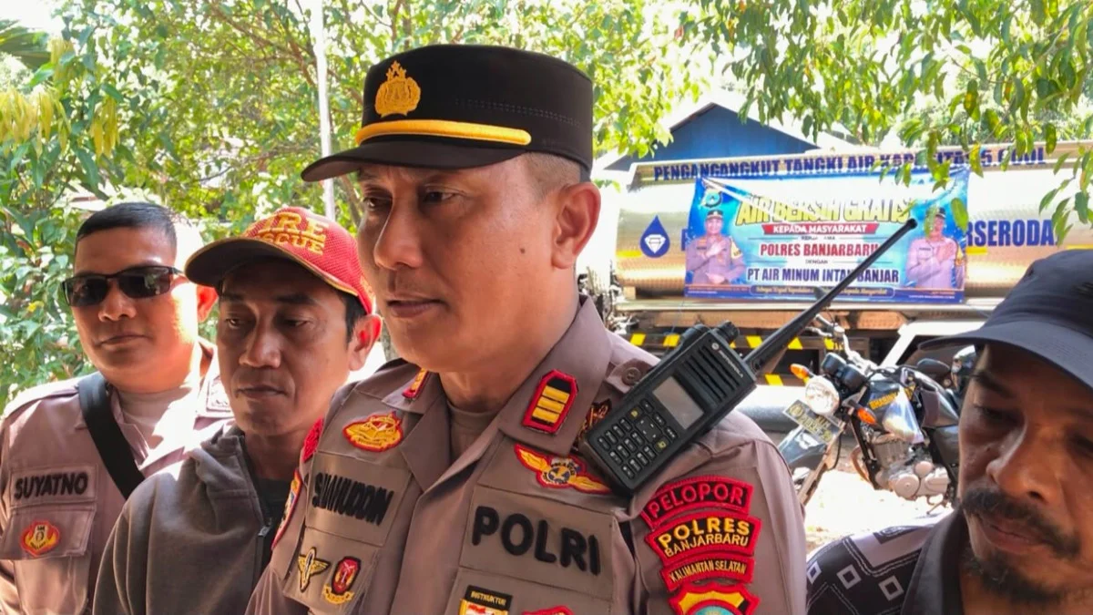 Polres Banjarbaru Bagi-bagi Air Bersih, Satbinmas Mapping Warga Terdampak Kekeringan
