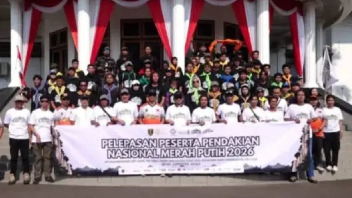 Puluhan Pencinta Alam Ikuti Pendakian Nasional Merah Putih ke Gunung Sarampakang Tabalong