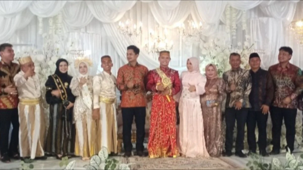 Resepsi Pernikahan Putri Abdul Rahim Jadi Ajang Silaturahmi Anggota DPRD Tanah Bumbu
