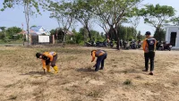 Sambut HUT Ke-81 RI, Warga Desa Sungai Tabuk Kota Gotong Royong Siapkan Upacara dan Lomba